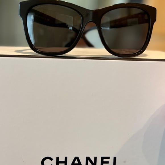 Authentic CHANEL Sunglasses - Picture 2 of 5